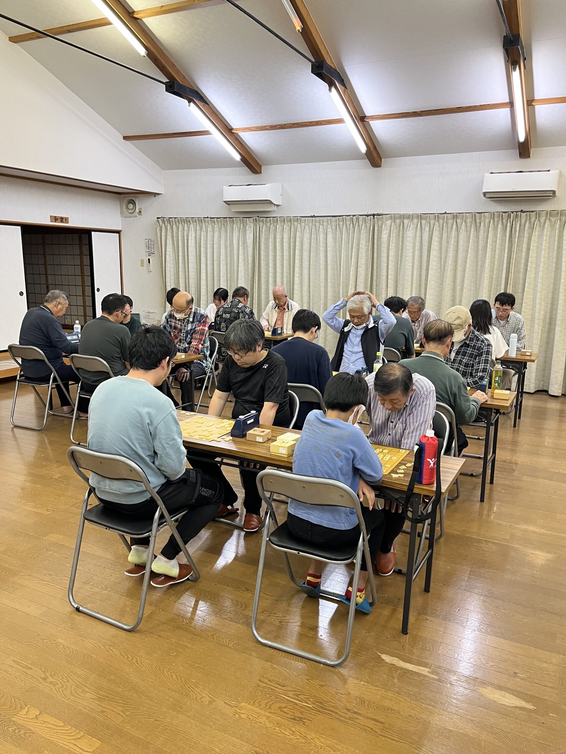 広間での対局風景